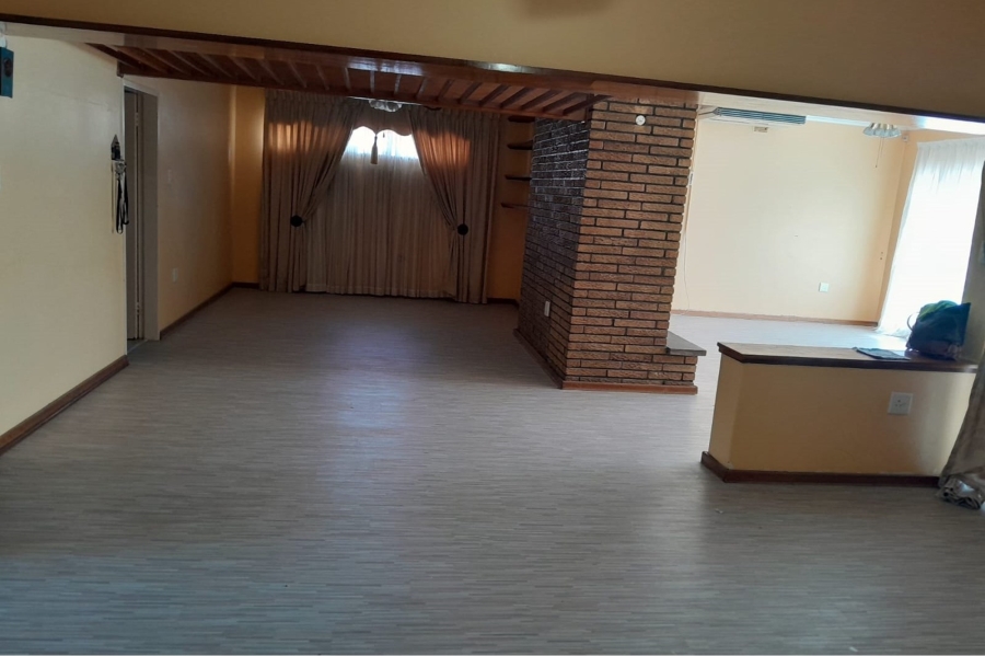 4 Bedroom Property for Sale in Odendaalsrus Free State